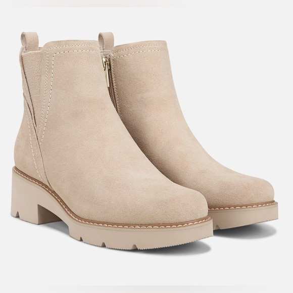 Naturalizer "Darry" Bootie NWT - Picture 2 of 14